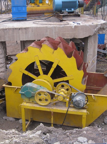 【金屬礦】四川時產(chǎn)300噸金屬礦破碎成套設(shè)備