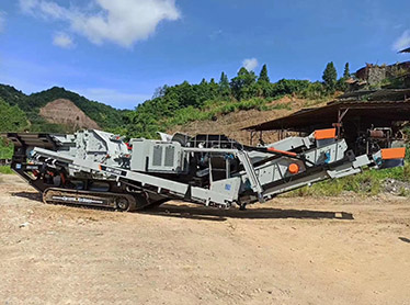 廣東清遠時產(chǎn)180-220噸石灰石履帶式移動破碎生產(chǎn)線