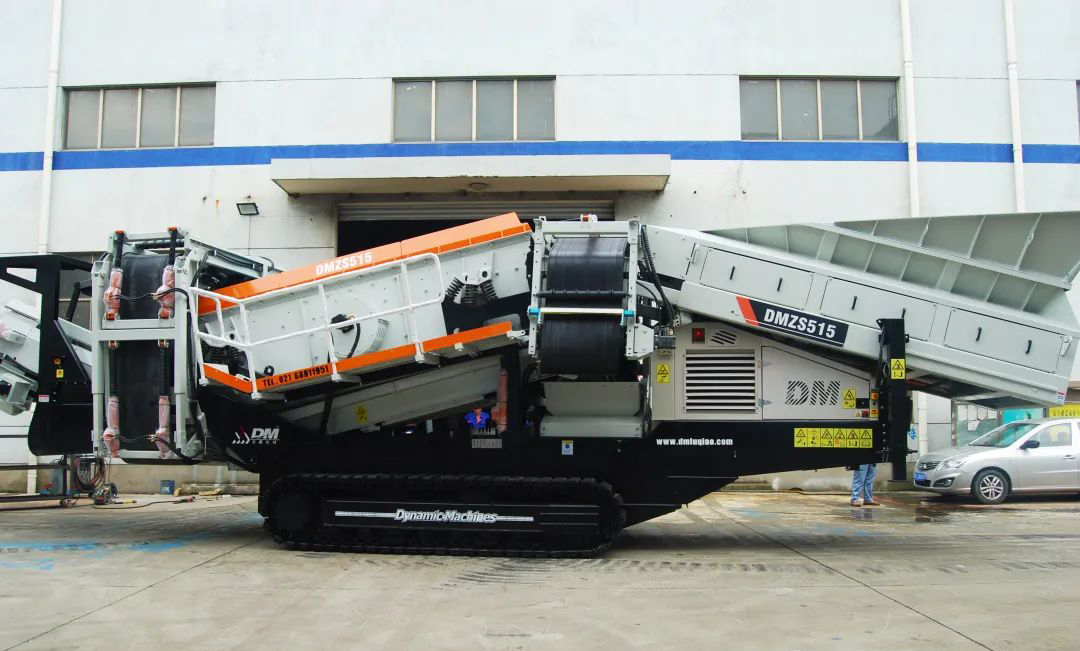 發(fā)貨中 | 上海東蒙開年發(fā)貨進(jìn)行中！DMZS515移動(dòng)重型篩分站火速發(fā)往客戶前方，助力客戶砂石骨料項(xiàng)目!